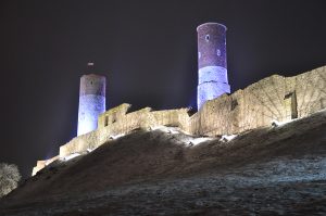 Zamek w Chęcinach nocą