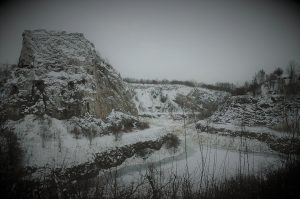 Rezerwat Kadzielnia w Kielcach zimą - Skałka Geologów